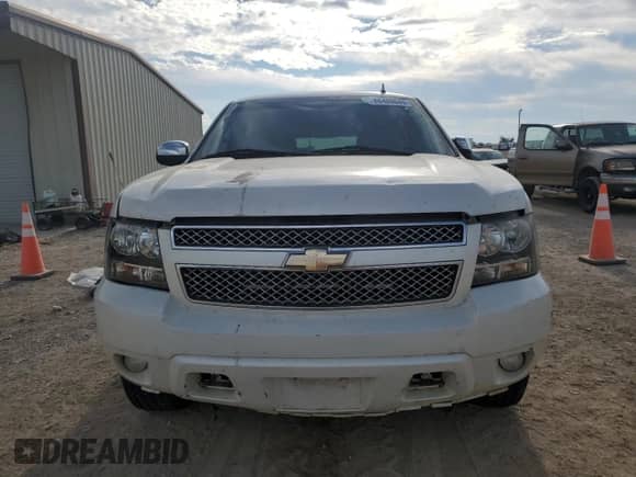 2010 Chevrolet Suburban LTZ с VIN 1GNUCKE01AR229045, выставлен на аукционе Copart как лот 86408045 с пробегом Не указан миль и Чистый • Clean title. История ставок и продаж доступна на DreamBid. Изображение 5.