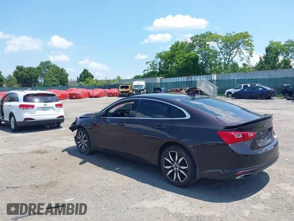 2020 Chevrolet Malibu RS z VIN 1G1ZG5ST1LF142049, wystawiony jako IAAI lot #42687909 z przebiegiem 9 999 mil mil oraz . Historia ofert i sprzedaży dostępna na DreamBid. Obrazek 3.