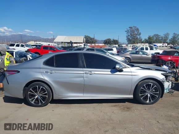 2019 Toyota Camry SE z VIN 4T1B11HK3KU197447, wystawiony jako IAAI lot #43301032 z przebiegiem 94 276 mil mil oraz . Historia ofert i sprzedaży dostępna na DreamBid. Obrazek 14.