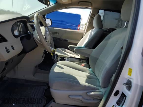 2011 Toyota Sienna LE with VIN 5TDKK3DC8BS015029, listed as a Copart auction lot 81069855 with 121,585 mi miles and Salvage title. Bid and sale history available at DreamBid. Image 7.