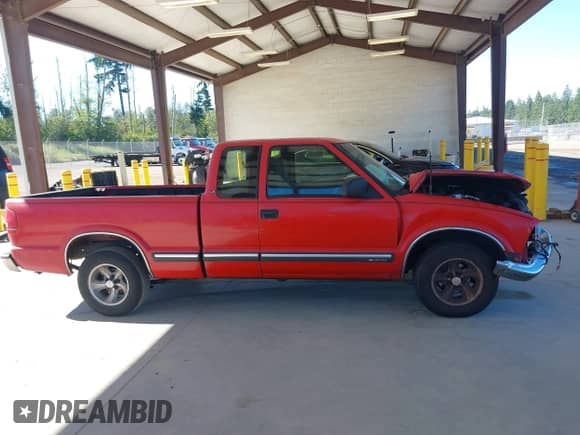 2000 Chevrolet S-10 LS with VIN 1GCCS19W1YK138182, listed as a IAAI auction lot 42454601 with 234,700 mi miles and . Bid and sale history available at DreamBid. Image 14.