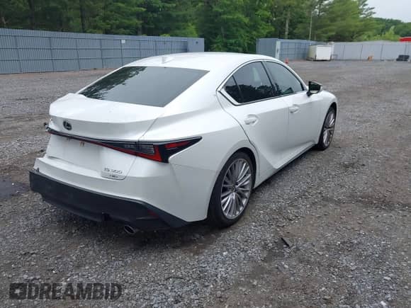 2023 Lexus IS 300 z VIN JTHD81F21P5050734, wystawiony jako IAAI lot #42464046 z przebiegiem 25 957 mil mil oraz . Historia ofert i sprzedaży dostępna na DreamBid. Obrazek 4.