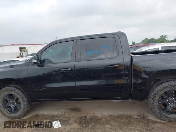 2021 Ram 1500 Lone Star z VIN 1C6RREFT6MN709754, wystawiony jako IAAI lot #42189437 z przebiegiem 73 542 mil mil oraz . Historia ofert i sprzedaży dostępna na DreamBid. Obrazek 15.