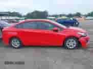 2019 Chevrolet Cruze z VIN 1G1BJ5SM8K7101860, wystawiony jako IAAI lot #42294257 z przebiegiem 120 504 mil mil oraz . Historia ofert i sprzedaży dostępna na DreamBid. Obrazek 13.