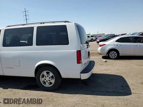 2003 Chevrolet Astro с VIN 1GNDM19XX3B138690, выставлен на аукционе Copart как лот 65275155 с пробегом Не указан миль и Списание • Salvage title. История ставок и продаж доступна на DreamBid. Изображение 14.