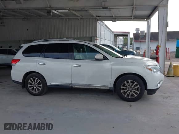 2014 Nissan Pathfinder SL with VIN 5N1AR2MM6EC682693, listed as a IAAI auction lot 43323362 with 145,989 mi miles and . Bid and sale history available at DreamBid. Image 13.