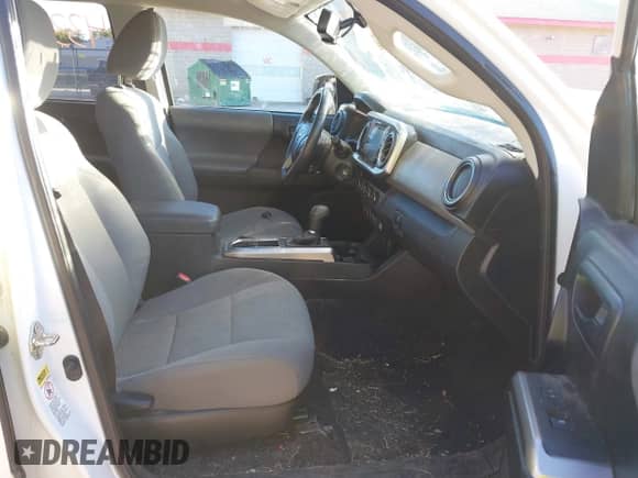 2016 Toyota Tacoma SR5 с VIN 5TFDZ5BN5GX012143, выставлен на аукционе IAAI как лот 43352583 с пробегом 86 812 миль миль и . История ставок и продаж доступна на DreamBid. Изображение 5.