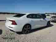 2022 Volvo S60 R-Design с VIN 7JRBR0FM9NG175811, выставлен на аукционе Copart как лот 52122245 с пробегом 35 122 миль миль и Чистый • Clean title. История ставок и продаж доступна на DreamBid. Изображение 3.