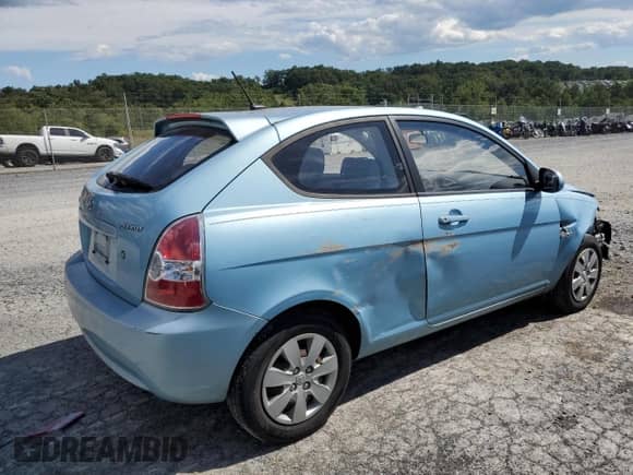 2010 Hyundai Accent GS z VIN KMHCM3AC8AU170768, wystawiony jako Copart lot #69360795 z przebiegiem 92 935 mil mil oraz Szkoda całkowita • Salvage title. Historia ofert i sprzedaży dostępna na DreamBid. Obrazek 3.
