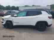 2019 Jeep Compass Latitude z VIN 3C4NJDBB5KT656449, wystawiony jako IAAI lot #42904599 z przebiegiem 82 817 mil mil oraz . Historia ofert i sprzedaży dostępna na DreamBid. Obrazek 14.