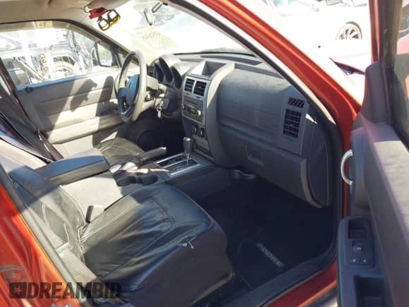 2008 Dodge Nitro SXT с VIN 1D8GU28K88W253081, выставлен на аукционе IAAI как лот 43518345 с пробегом 217 793 миль миль и . История ставок и продаж доступна на DreamBid. Изображение 5.