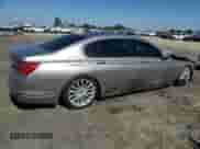 2018 BMW 7 Series 740i z VIN WBA7E2C59JG742180, wystawiony jako Copart lot #60425995 z przebiegiem Nie podano mil oraz Nie do naprawy • Non repairable. Historia ofert i sprzedaży dostępna na DreamBid. Obrazek 3.