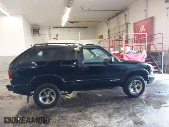 2001 Chevrolet Blazer LS with VIN 1GNCS18W51K260297, listed as a IAAI auction lot 41697909 with 144,564 mi miles and . Bid and sale history available at DreamBid. Image 14.