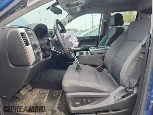 2018 Chevrolet Silverado 1500 LT z VIN 2GCVKREC2J1105880, wystawiony jako Copart lot #81654965 z przebiegiem 85 714 mil mil oraz Szkoda całkowita • Salvage title. Historia ofert i sprzedaży dostępna na DreamBid. Obrazek 7.