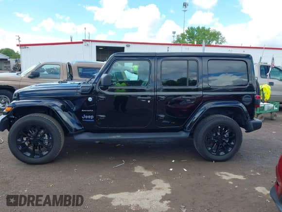 2022 Jeep Wrangler Unlimited Sahara z VIN 1C4JJXP69NW198960, wystawiony jako IAAI lot #42255807 z przebiegiem 23 789 mil mil oraz . Historia ofert i sprzedaży dostępna na DreamBid. Obrazek 14.