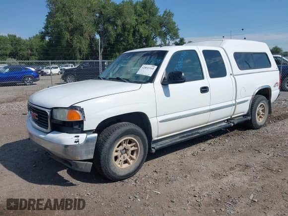 2002 GMC Sierra 1500 SLE z VIN 1GTEK19T22Z129469, wystawiony jako IAAI lot #42852319 z przebiegiem 283 614 mil mil oraz . Historia ofert i sprzedaży dostępna na DreamBid. Obrazek 2.