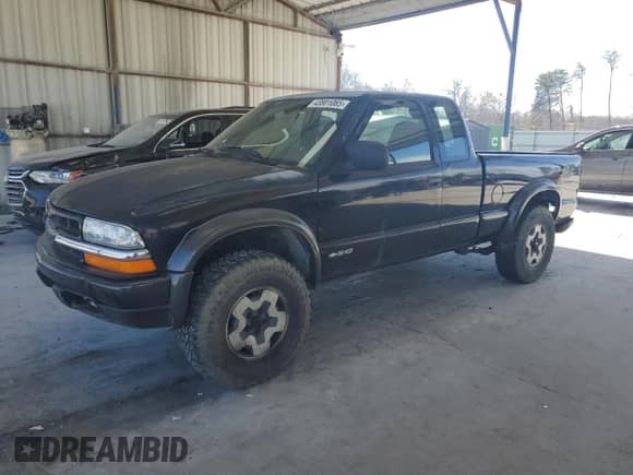 1998 Chevrolet S-10 LS with VIN 1GCCT19W2W8103853, listed as a Copart auction lot 43801065 with 181,930 mi miles and Salvage title. Bid and sale history available at DreamBid. Image 1.