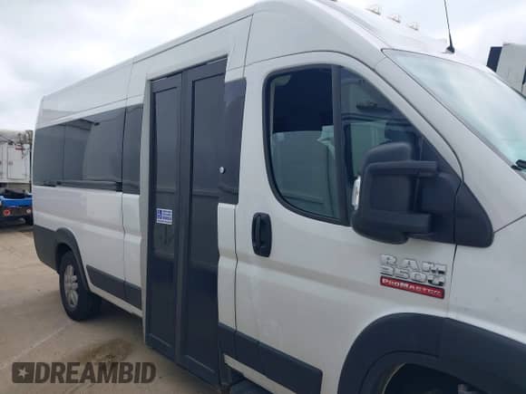 2020 Ram ProMaster z VIN 3C6URVUG1LE113972, wystawiony jako IAAI lot #42729990 z przebiegiem 45 177 mil mil oraz . Historia ofert i sprzedaży dostępna na DreamBid. Obrazek 13.