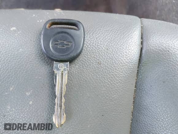 2007 Chevrolet Silverado 1500 Work Truck z VIN 3GCEC13C17G502188, wystawiony jako IAAI lot #43358253 z przebiegiem 161 921 mil mil oraz . Historia ofert i sprzedaży dostępna na DreamBid. Obrazek 11.