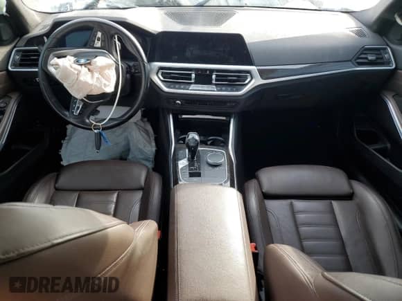 2020 BMW 3 Series 330i xDrive z VIN 3MW5R7J08L8B19957, wystawiony jako Copart lot #83839075 z przebiegiem Nie podano mil oraz Szkoda całkowita • Salvage title. Historia ofert i sprzedaży dostępna na DreamBid. Obrazek 8.