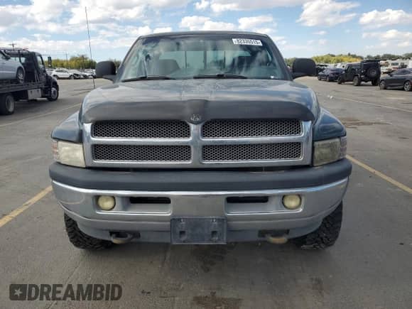2001 Dodge 1500 z VIN 3B7HF13Z71G710950, wystawiony jako Copart lot #82335515 z przebiegiem 132 496 mil mil oraz Czysty tytuł • Clean title. Historia ofert i sprzedaży dostępna na DreamBid. Obrazek 5.