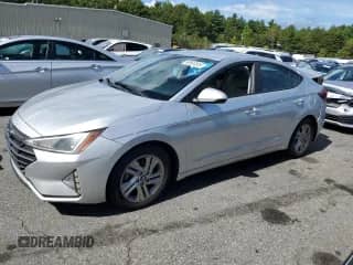 2019 Hyundai Elantra SEL z VIN 5NPD84LF4KH404538, wystawiony jako Copart lot #80567875 z przebiegiem 135 512 mil mil oraz Szkoda całkowita • Salvage title. Historia ofert i sprzedaży dostępna na DreamBid. Obrazek 1.