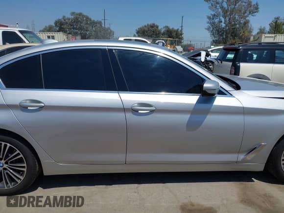 2019 BMW 5 Series 530e с VIN WBAJA9C56KB392693, выставлен на аукционе IAAI как лот 42757442 с пробегом 35 679 миль миль и . История ставок и продаж доступна на DreamBid. Изображение 14.