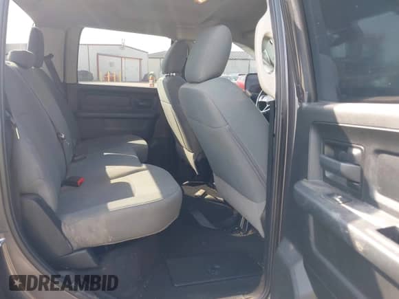 2018 Ram 1500 Express z VIN 1C6RR7KT0JS276527, wystawiony jako IAAI lot #41967968 z przebiegiem 200 964 mil mil oraz . Historia ofert i sprzedaży dostępna na DreamBid. Obrazek 8.