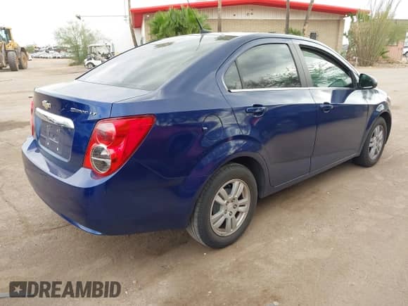 2013 Chevrolet Sonic LT с VIN 1G1JC5SH2D4244168, выставлен на аукционе IAAI как лот 43389213 с пробегом 101 695 миль миль и . История ставок и продаж доступна на DreamBid. Изображение 4.