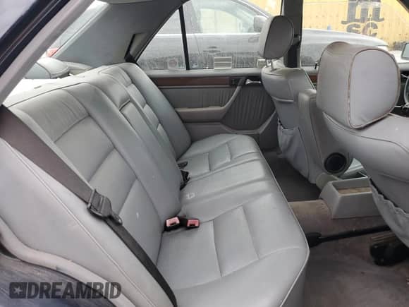 1991 Mercedes-Benz 300 E with VIN WDBEA30D7MB336017, listed as a Copart auction lot 70710265 with 195,537 mi miles and Clean title. Bid and sale history available at DreamBid. Image 10.