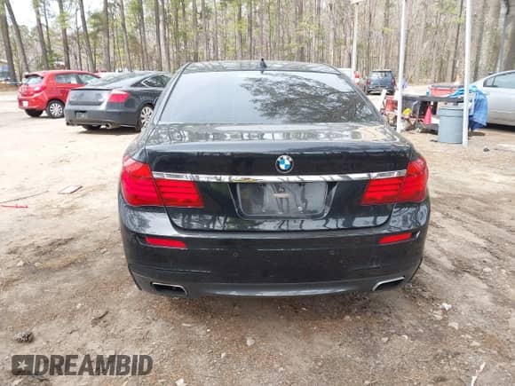 2013 BMW 7 Series 750i xDrive z VIN WBAYB6C59DD223947, wystawiony jako IAAI lot #41585255 z przebiegiem Nie podano mil oraz . Historia ofert i sprzedaży dostępna na DreamBid. Obrazek 15.