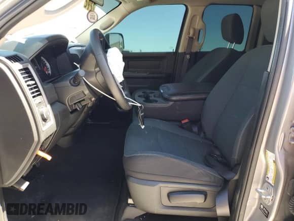 2023 Ram 1500 Tradesman z VIN 1C6RR7FT5PS537475, wystawiony jako Copart lot #47872045 z przebiegiem 46 382 mil mil oraz Szkoda całkowita • Salvage title. Historia ofert i sprzedaży dostępna na DreamBid. Obrazek 7.