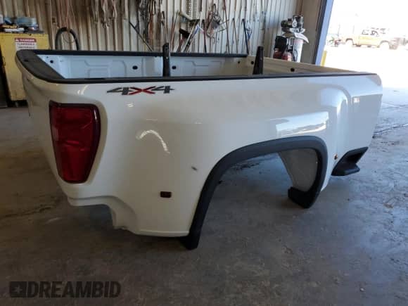 2021 Chevrolet Silverado 1500 z VIN BS81964744, wystawiony jako Copart lot #81964744 z przebiegiem Nie podano mil oraz Czysty tytuł • Clean title. Historia ofert i sprzedaży dostępna na DreamBid. Obrazek 5.