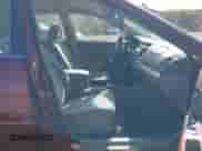 2003 Toyota Camry LE z VIN 4T1BE32K93U193977, wystawiony jako IAAI lot #43391387 z przebiegiem 84 896 mil mil oraz . Historia ofert i sprzedaży dostępna na DreamBid. Obrazek 5.