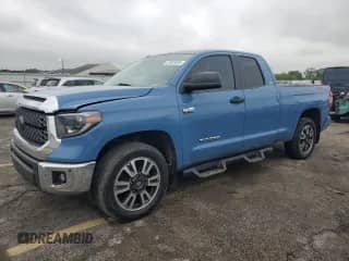 2019 Toyota Tundra SR5 с VIN 5TFUW5F19KX865041, выставлен на аукционе Copart как лот 57623455 с пробегом 132 950 миль миль и Списание • Salvage title. История ставок и продаж доступна на DreamBid. Изображение 1.