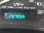 2001 Chevrolet Tahoe LT с VIN 1GNEC13T61R122004, выставлен на аукционе IAAI как лот 41905499 с пробегом 207 256 миль миль и . История ставок и продаж доступна на DreamBid. Изображение 15.