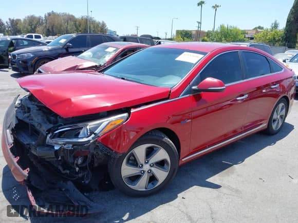 2016 Hyundai Sonata Limited with VIN KMHE34L18GA033465, listed as a IAAI auction lot 42532686 with 123,170 mi miles and . Bid and sale history available at DreamBid. Image 2.