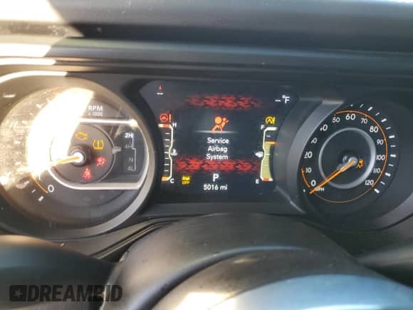 2025 Jeep Wrangler Sahara с VIN 1C4PJXEN9SW609774, выставлен на аукционе Copart как лот 87277845 с пробегом 5 016 миль миль и Списание • Salvage title. История ставок и продаж доступна на DreamBid. Изображение 9.