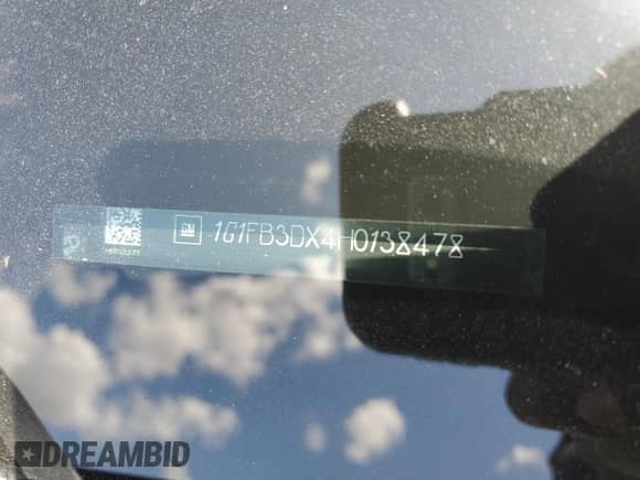 2017 Chevrolet Camaro 1LT z VIN 1G1FB3DX4H0138478, wystawiony jako Copart lot #67897704 z przebiegiem 141 429 mil mil oraz Czysty tytuł • Clean title. Historia ofert i sprzedaży dostępna na DreamBid. Obrazek 12.