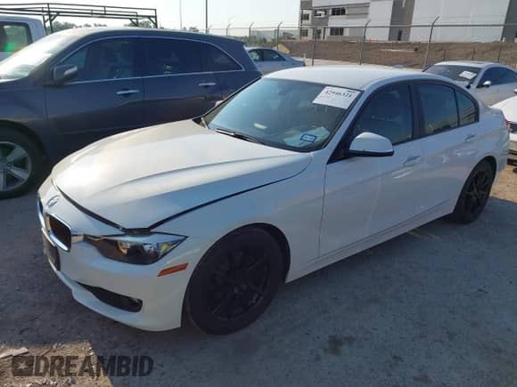 2013 BMW 3 Series 320i с VIN WBA3B1C56DF461546, выставлен на аукционе IAAI как лот 42946321 с пробегом 75 860 миль миль и . История ставок и продаж доступна на DreamBid. Изображение 2.