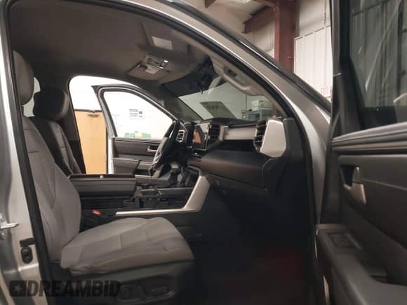 2022 Toyota Tundra SR5 with VIN 5TFLA5DB7NX048368, listed as a IAAI auction lot 41583652 with 26,021 mi miles and . Bid and sale history available at DreamBid. Image 5.