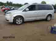 2010 Dodge Grand Caravan SXT с VIN 2D4RN5D18AR261427, выставлен на аукционе Copart как лот 71442315 с пробегом 177 644 миль миль и Списание • Salvage title. История ставок и продаж доступна на DreamBid. Изображение 1.