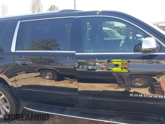 2019 Chevrolet Suburban Premier with VIN 1GNSCJKC5KR360318, listed as a IAAI auction lot 41504344 with 82,997 mi miles and . Bid and sale history available at DreamBid. Image 13.