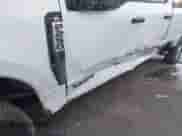 2024 Ford F-250 XL z VIN 1FT7W2BT2REF16747, wystawiony jako IAAI lot #41321209 z przebiegiem 10 840 mil mil oraz . Historia ofert i sprzedaży dostępna na DreamBid. Obrazek 6.