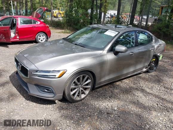 2020 Volvo S60 Momentum с VIN 7JR102FKXLG032170, выставлен на аукционе IAAI как лот 43351948 с пробегом 52 620 миль миль и . История ставок и продаж доступна на DreamBid. Изображение 2.
