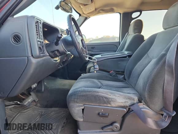 2004 Chevrolet Silverado 1500 Z71 z VIN 2GCEK13T341428652, wystawiony jako Copart lot #90475115 z przebiegiem 264 729 mil mil oraz Czysty tytuł • Clean title. Historia ofert i sprzedaży dostępna na DreamBid. Obrazek 7.