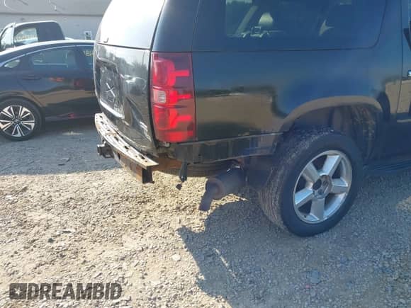 2008 Chevrolet Suburban LTZ с VIN 1GNFK16318R122716, выставлен на аукционе IAAI как лот 42764494 с пробегом 174 045 миль миль и . История ставок и продаж доступна на DreamBid. Изображение 6.