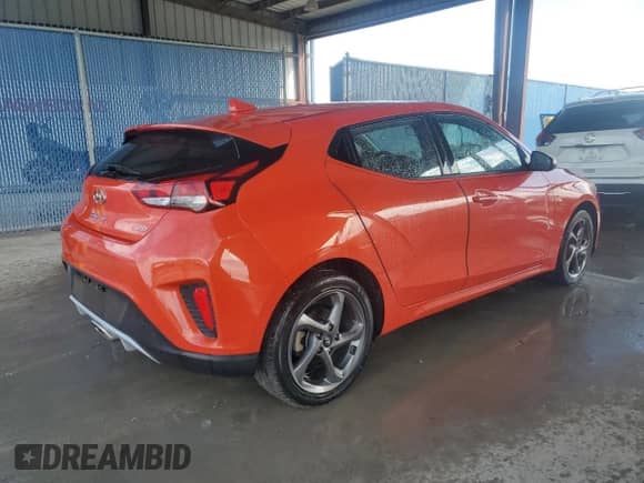 2021 Hyundai Veloster 2.0 z VIN KMHTG6AF3MU032207, wystawiony jako Copart lot #82187653 z przebiegiem 21 902 mil mil oraz . Historia ofert i sprzedaży dostępna na DreamBid. Obrazek 3.