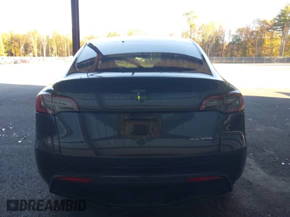 2022 Tesla Model Y Long Range z VIN 7SAYGDEE9NA010903, wystawiony jako IAAI lot #43397965 z przebiegiem 20 830 mil mil oraz . Historia ofert i sprzedaży dostępna na DreamBid. Obrazek 16.