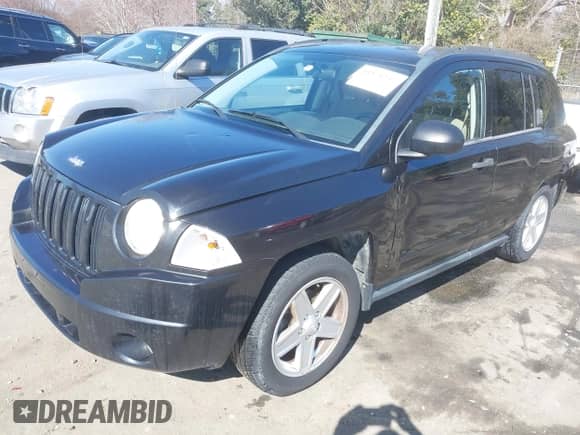 2010 Jeep Compass Sport z VIN 1J4NT1FB1AD624776, wystawiony jako IAAI lot #41571247 z przebiegiem 172 799 mil mil oraz . Historia ofert i sprzedaży dostępna na DreamBid. Obrazek 21.